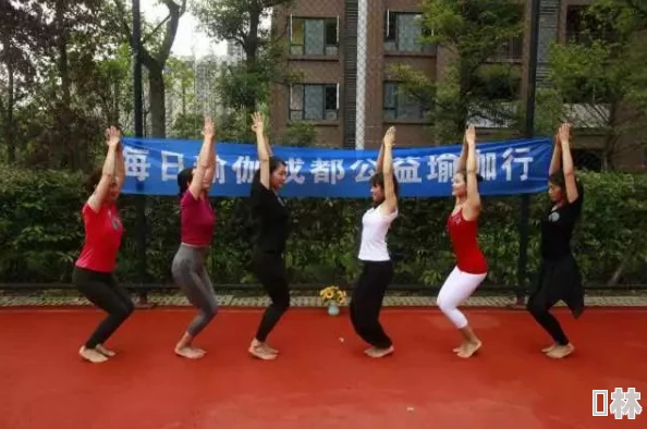 和老师在办公室做好硬好紧，学生们纷纷表示受益匪浅，学习氛围愈加浓厚，师生关系更加融洽